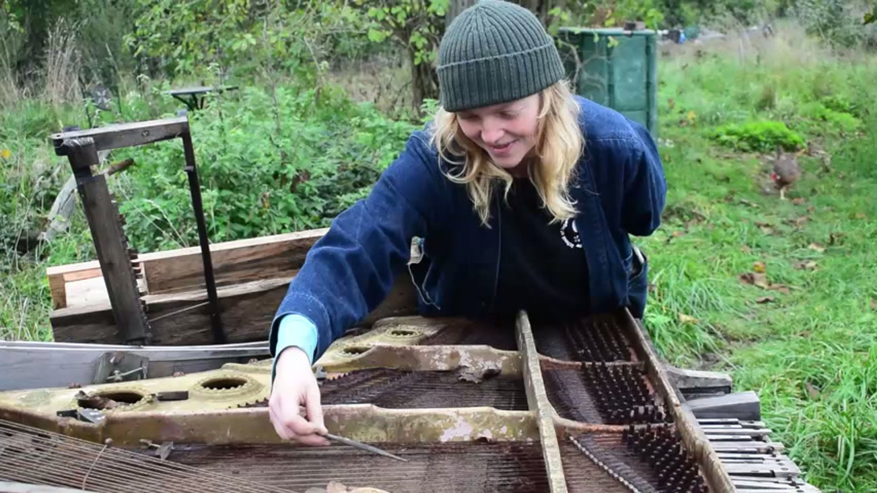 Skeleton Piano in Austria